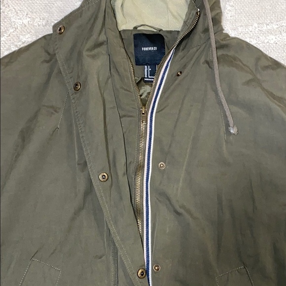 Green 3/4 length sleeve baggy jacket. - Picture 2 of 4